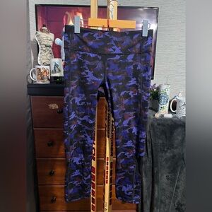 Lululemon Run Inspire Crops ll *issue read description!